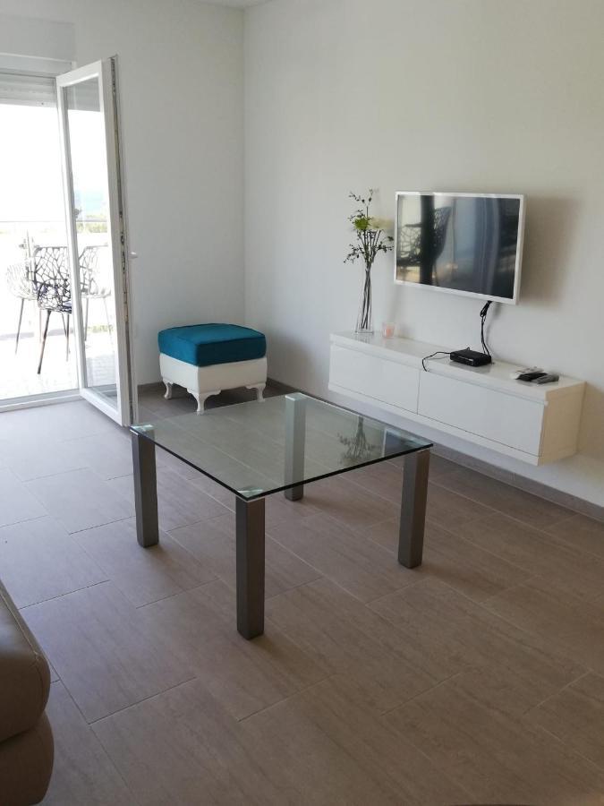 Apartmani Deluxe ยาเซนิเซ ภายนอก รูปภาพ