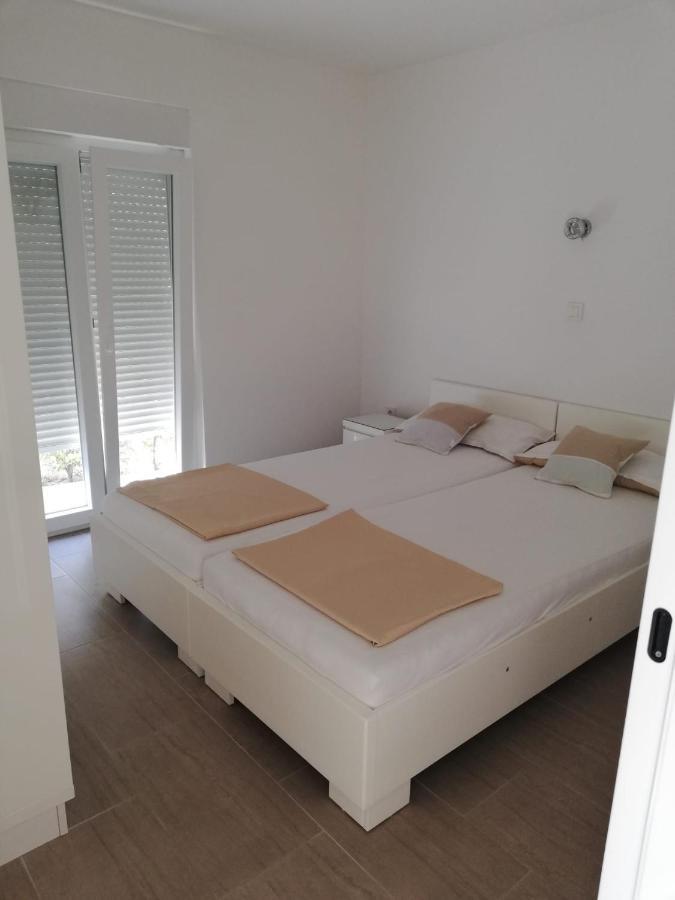 Apartmani Deluxe ยาเซนิเซ ภายนอก รูปภาพ