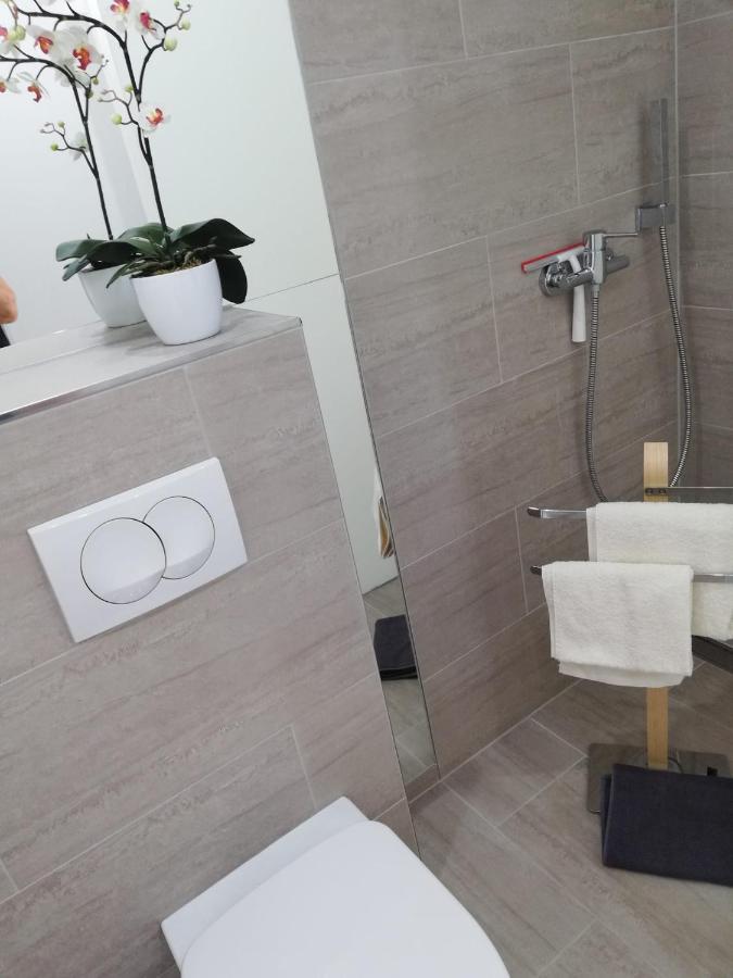 Apartmani Deluxe ยาเซนิเซ ภายนอก รูปภาพ