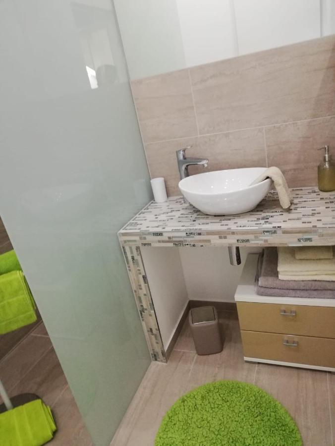 Apartmani Deluxe ยาเซนิเซ ภายนอก รูปภาพ