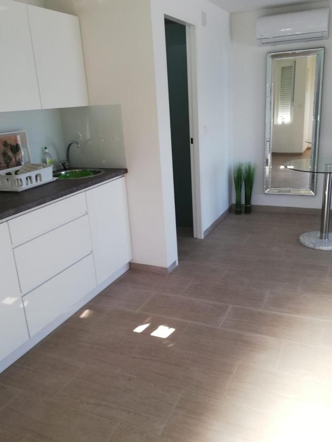 Apartmani Deluxe ยาเซนิเซ ภายนอก รูปภาพ