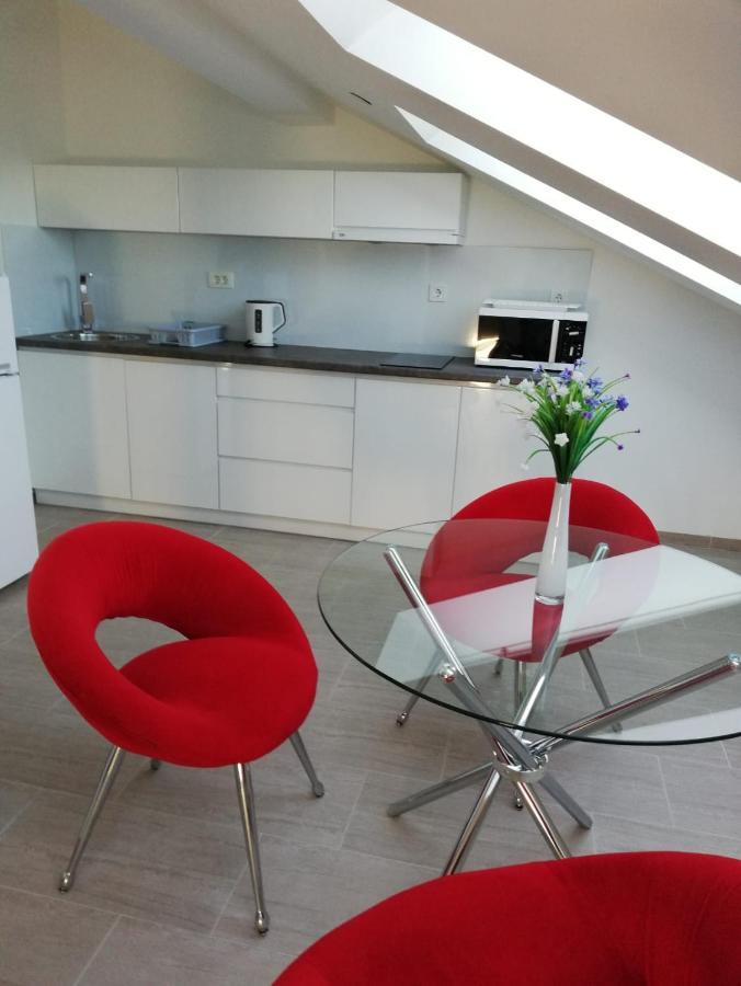 Apartmani Deluxe ยาเซนิเซ ภายนอก รูปภาพ